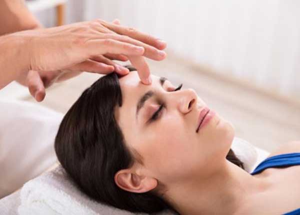 Phép bấm huyệt trong điều trị chứng sổ mũi theo quan điểm Đông y